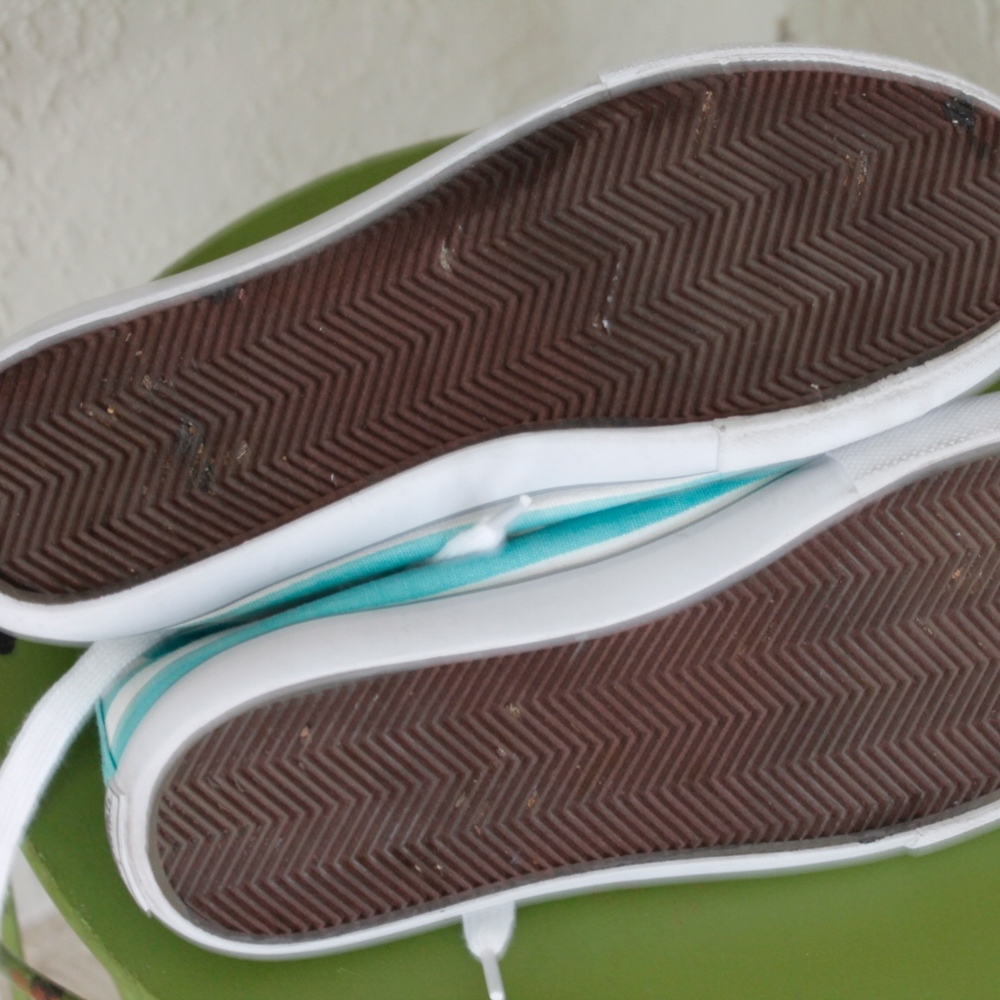 4/$20 Aeropostale blue and white striped high tops - Picture 7 of 7